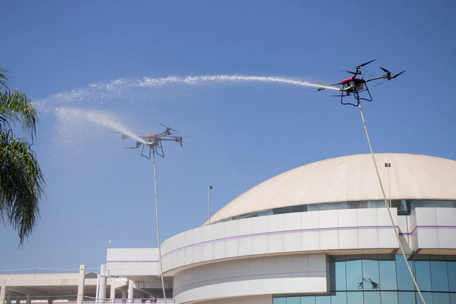 Drones bombeiros em operação