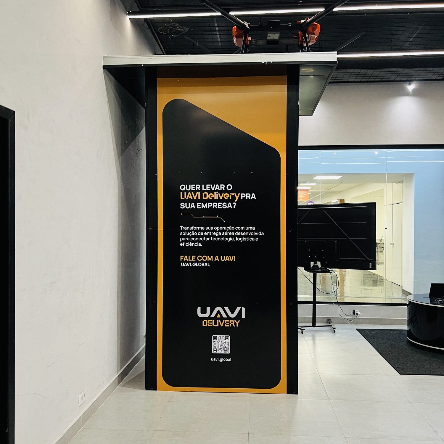 Estação UAVI Delivery em ambiente interno